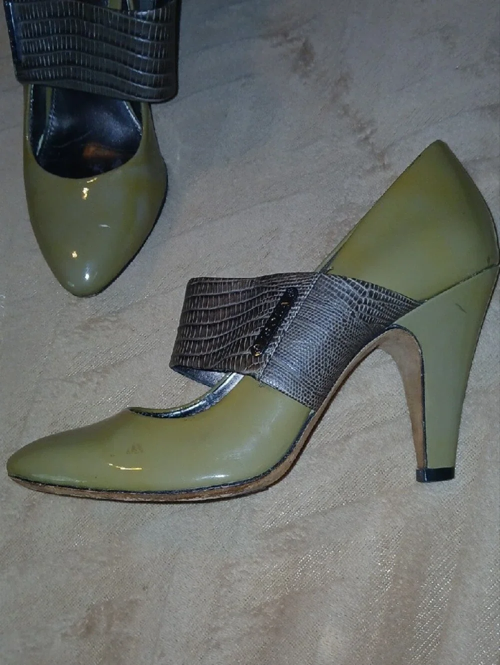 Womens Isola Olive Green Leather Pointed-Toe Heels with Croc Strap  Sz: 7